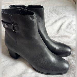 Artica Noto booties (By Browns): black leather, insulated, size 10.